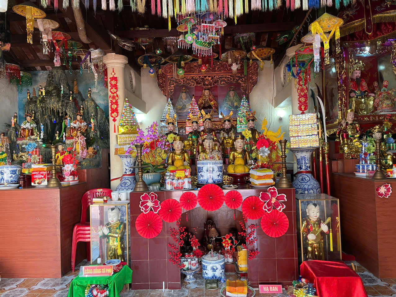 Đình chùa Văn Chấn